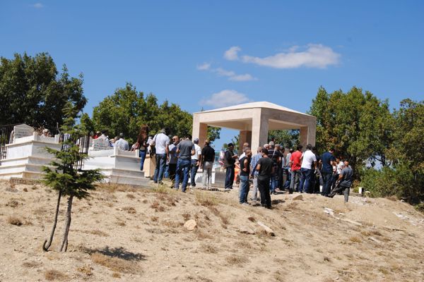 Ayten Öztürk için Anıt Mezar yaptırıldı galerisi resim 3