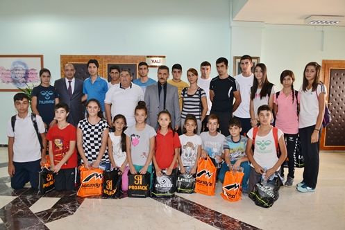Sporcular, Vali Osman Kaymak’ı ziyaret etti galerisi resim 1