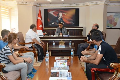 Sporcular, Vali Osman Kaymak’ı ziyaret etti galerisi resim 5