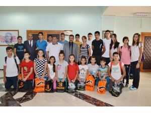 Sporcular, Vali Osman Kaymak’ı ziyaret etti