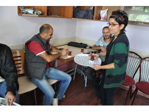 Tunceli'de "ana-kız kahvehanesi" ilgi görüyor