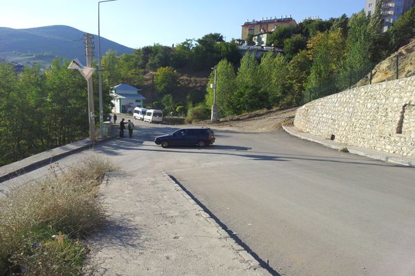 Kavşak aynası olmayan yol, kazalara yol açıyor! galerisi resim 1