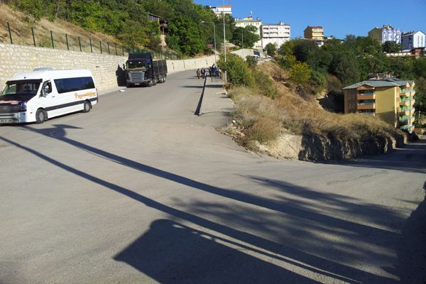 Kavşak aynası olmayan yol, kazalara yol açıyor! galerisi resim 3