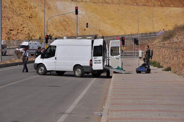 Tunceli'de Şüpheli Çanta Fünyeyle Patlatıldı galerisi resim 1