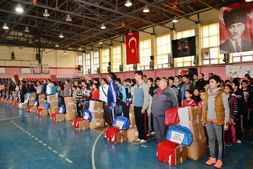 Amatör Spor Kulüplerine Spor Malzemesi Dağıtıldı galerisi resim 1