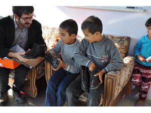 Öğrencilerinden Kobanili aileye yardım