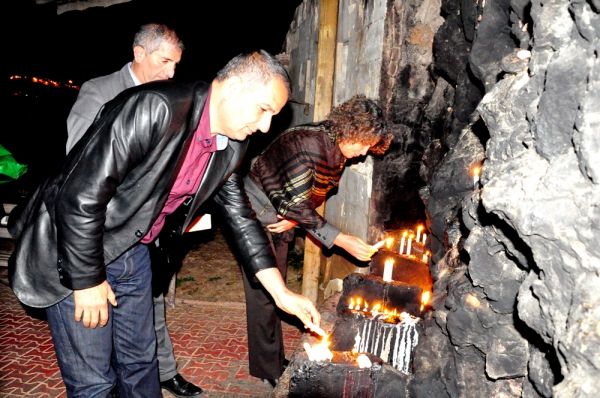 Belediye Eş Başkanları çıla yakıp niyaz dağıttı galerisi resim 1