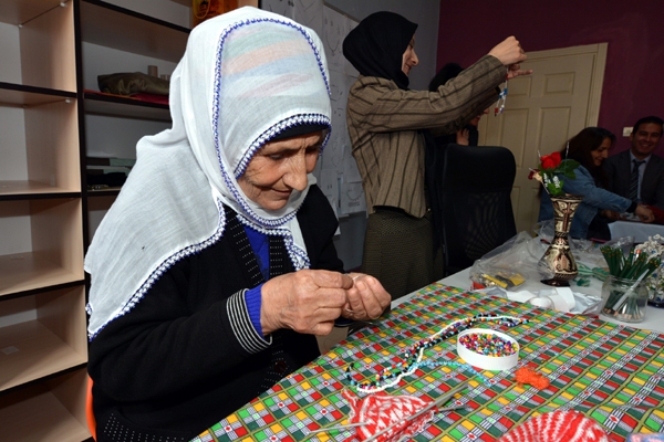 Genç Kursiyerler "Sultan Nine"nin birikiminden faydalanıyor galerisi resim 2