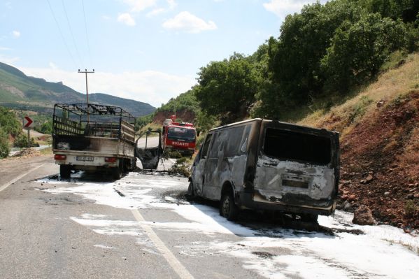 PKK, yol kesip araç yaktı galerisi resim 5