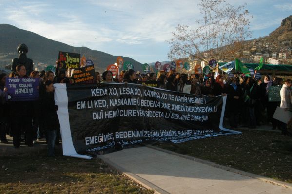 Tunceli’de kadına yönelik şiddete düdüklü protesto galerisi resim 1