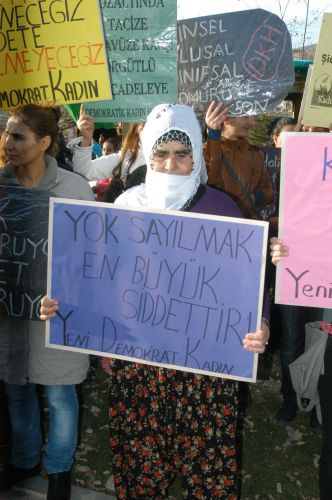 Tunceli’de kadına yönelik şiddete düdüklü protesto galerisi resim 2