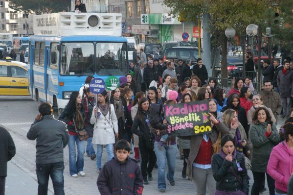 Tunceli’de kadına yönelik şiddete düdüklü protesto galerisi resim 3