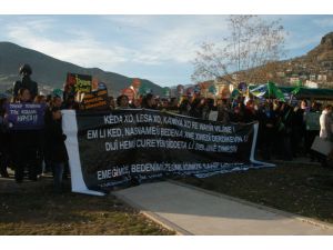 Tunceli’de kadına yönelik şiddete düdüklü protesto