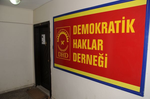 Tunceli'de Dernek Binasına Baskın, 4 Kişi Gözaltın galerisi resim 1