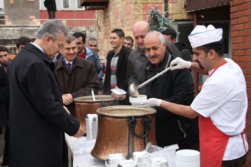 İl Müftülüğü Muharrem Ayı Nedeniyle Aşure Dağıttı galerisi resim 1