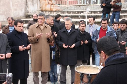 İl Müftülüğü Muharrem Ayı Nedeniyle Aşure Dağıttı galerisi resim 3