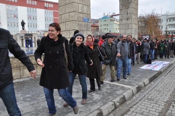 Tunceli'de Adalet ve Barış için, insan zinciri galerisi resim 3