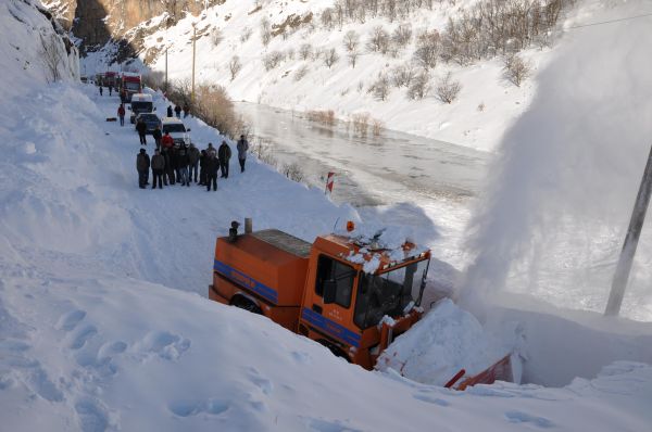 Tunceli’de Çığ’lar Tehlike Saçıyor galerisi resim 2