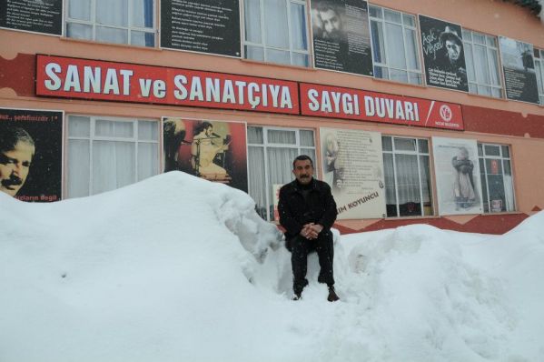 Hozat'ta, 'Sanata ve Sanatçıya Saygı Duvarı' galerisi resim 3