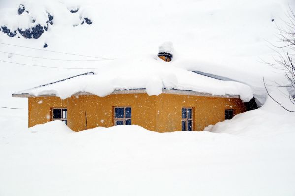 Tunceli'de kar kalınlığı 3 metreye ulaştı galerisi resim 2