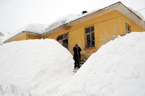 Tunceli'de kar kalınlığı 3 metreye ulaştı galerisi resim 3