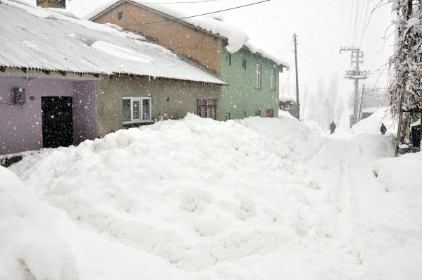 Tunceli'de kar kalınlığı 3 metreye ulaştı galerisi resim 6