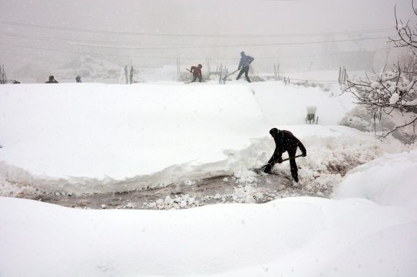 Tunceli'de kar kalınlığı 3 metreye ulaştı galerisi resim 7