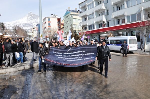 Tunceli'de gözaltı protestosu galerisi resim 2