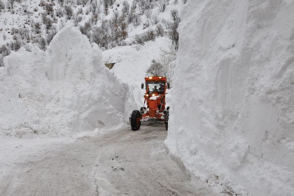 Tunceli-Erzincan karayolu 15 saat sonra açıldı galerisi resim 1