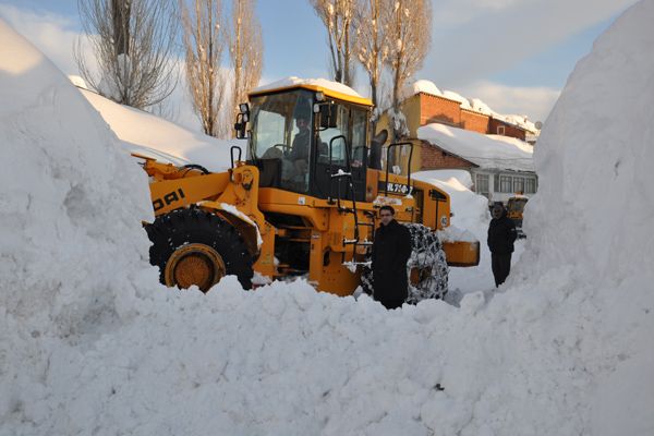 Ovacık’ta Kar 3 Metreyi Buldu galerisi resim 1