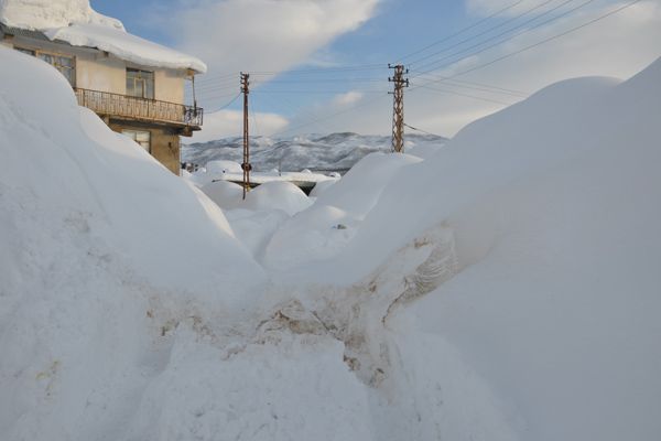 Ovacık’ta Kar 3 Metreyi Buldu galerisi resim 3