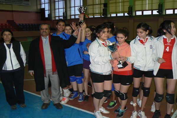 Genç  Bayanlar Voleybol İl Birinciliği Sona Erdi galerisi resim 1