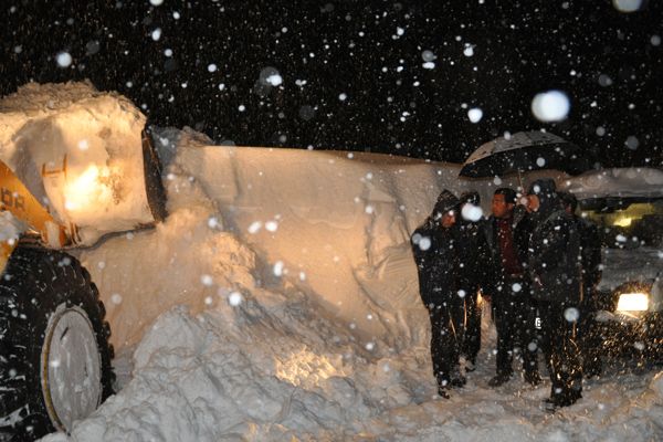 Üç  aylık bebek saatler  sonra kurtarıldı galerisi resim 3