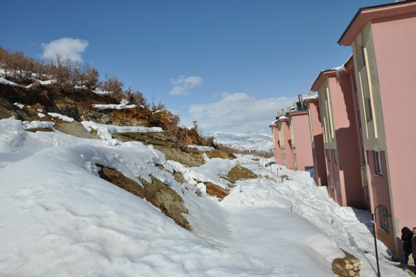 TOKİ’de Heyelan Tedirgin Ediyor galerisi resim 2