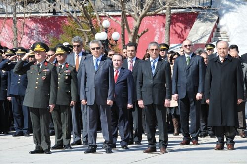 Çelenk Sunma Töreni Düzenlendi galerisi resim 4