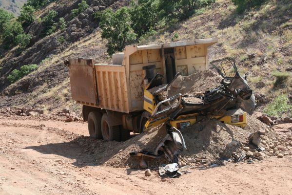 Özel İdare aracı yakıldı galerisi resim 1