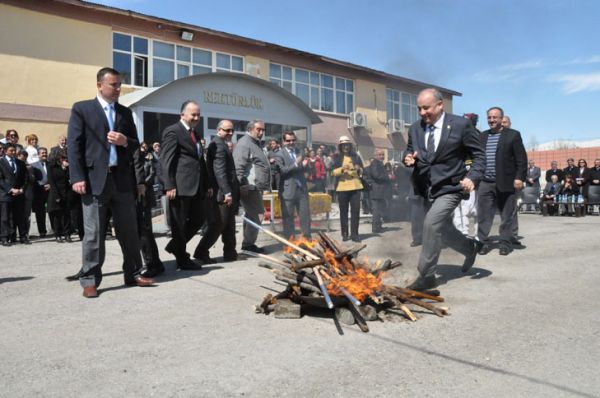 Nevruz Ateşi Üniversite’de Yandı galerisi resim 4