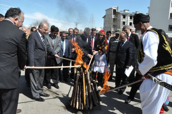 Nevruz Ateşi Üniversite’de Yandı galerisi resim 7