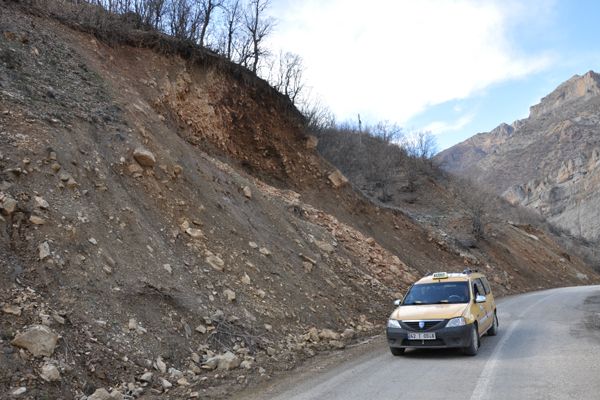 Ovacık Karayolunda Heyelan Tedirgin Ediyor! galerisi resim 1