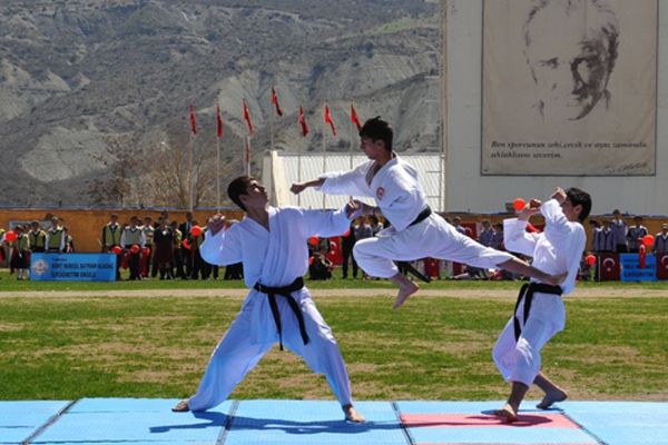 23 Nisan Çocuk Bayramı Tunceli'de Coşkuyla Kutland galerisi resim 2