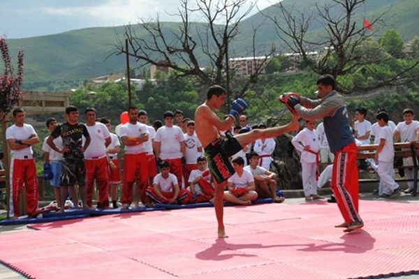 Vali Taşkesen, Gençlerin Bayramını Kutladı galerisi resim 2