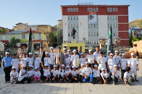 Sokak Tenisi Tunceli'de büyük ilgi gördü galerisi resim 2