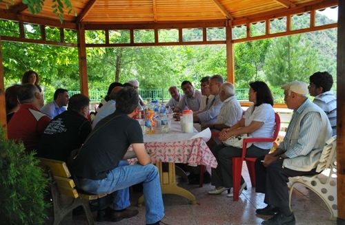 Kore Gazisinin Ailesine Cemevinde taziye ziyareti galerisi resim 3