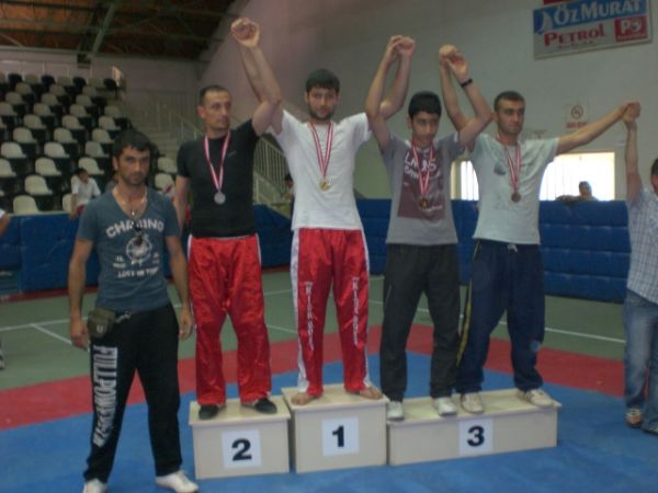 Kick Boks’ta Madalya Sevinci galerisi resim 1