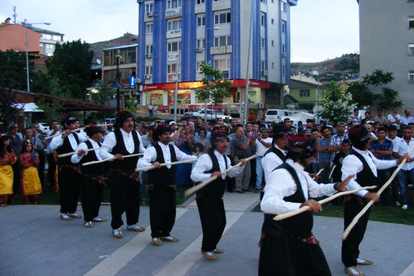 DKD Halk Oyunları ekibi halkla buluştu galerisi resim 2