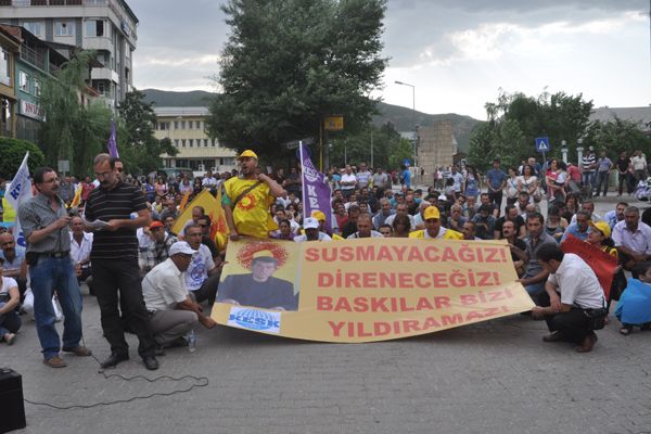 Oturma eylemi ile protesto edildi galerisi resim 1