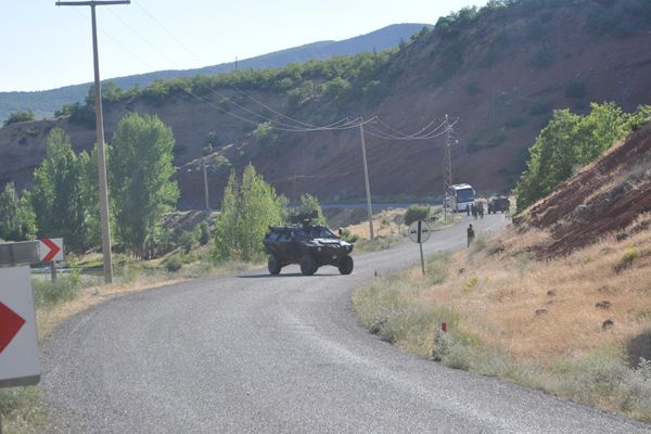 Tunceli’de zırhlı araca roketatarlı saldırı galerisi resim 2