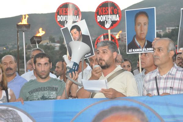 Meşaleli Yürüyüşle protesto etti galerisi resim 1