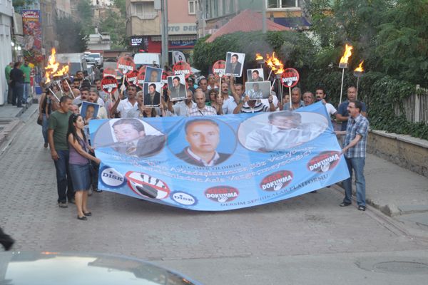 Meşaleli Yürüyüşle protesto etti galerisi resim 3