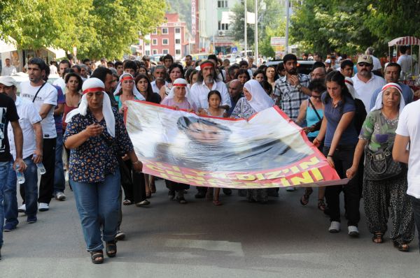 Toplu mezarın açılması için toplanan imzalar TBMM’ galerisi resim 1